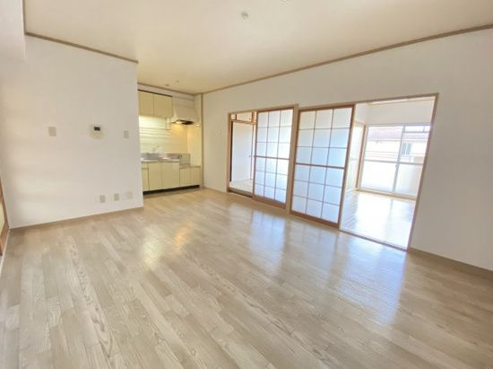 第５グランドハイツ服部の居間・リビング|使いやすいリビングです