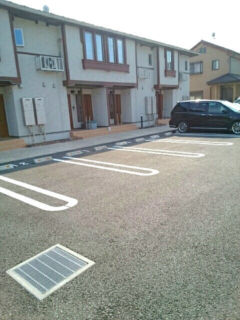 サンライズ七番館の駐車場