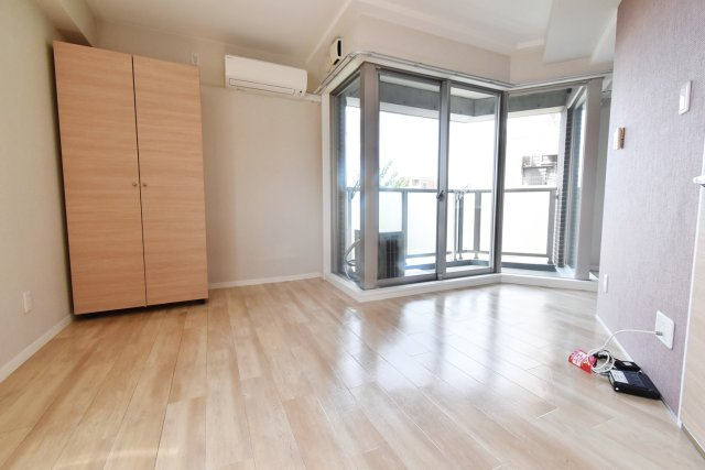 ソリューション甲子園の居間・リビング