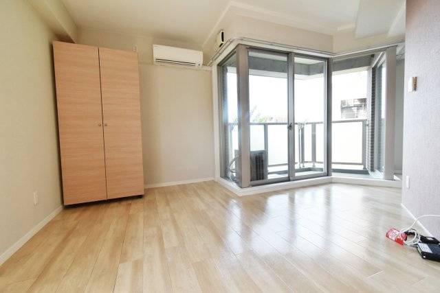 ソリューション甲子園の居間・リビング