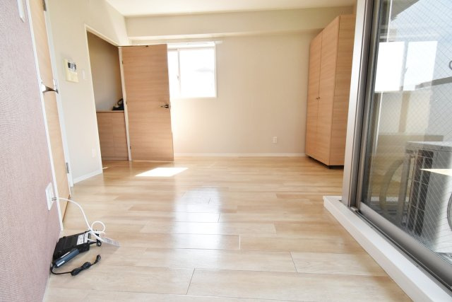 ソリューション甲子園の居間・リビング