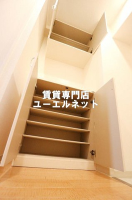【設備】 | ビスタ江坂南 | 収納力たっぷりのシューズボックスで玄関すっきり！