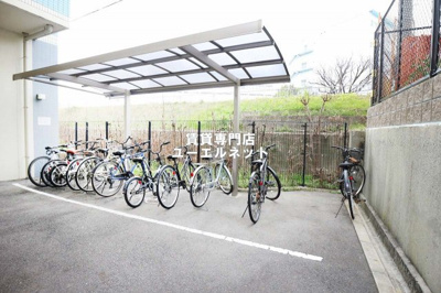 【その他共用部分】 | ビスタ江坂南 | 自転車通勤にも便利な駐輪場付き♪