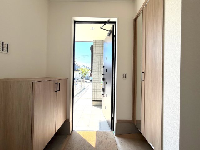 ＜全2棟＞土地47坪以上／収納スペースが充実／瀬谷区北新の玄関