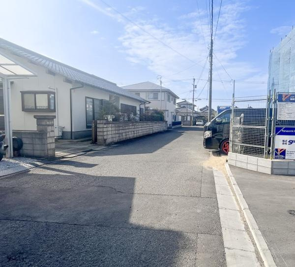 坂ノ市南１丁目ＮＷ　新築の前面道路含む現地写真|前面道路含む現地(2025年11月撮影)