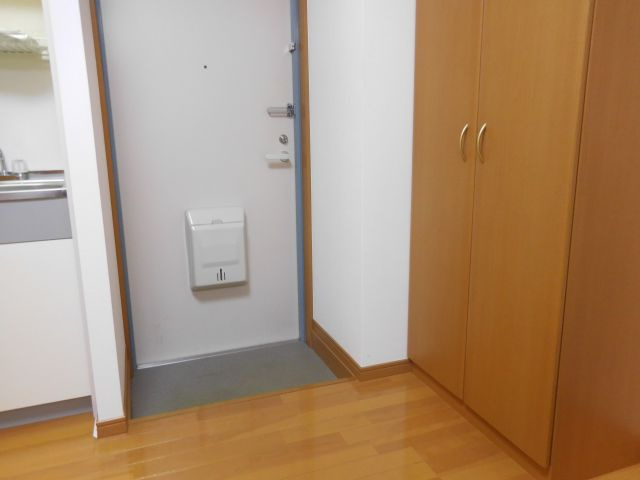 アンフィニィ・松ヶ丘の玄関