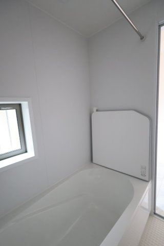 《仲介手数料無料》西区プラザ25-13(全1戸)新築一戸建てハートフルタウンの浴室|撮影日 2025年10月14日 10:00 曇り