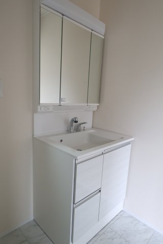 《仲介手数料無料》西区プラザ25-13(全1戸)新築一戸建てハートフルタウンの独立洗面台|撮影日 2025年10月14日 10:00 曇り