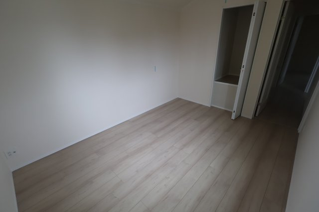 《仲介手数料無料》西区プラザ25-13(全1戸)新築一戸建てハートフルタウンの洋室|撮影日 2025年10月14日 10:00 曇り