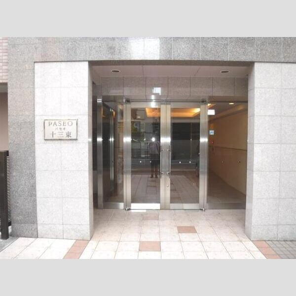 パセオ十三東のエントランス