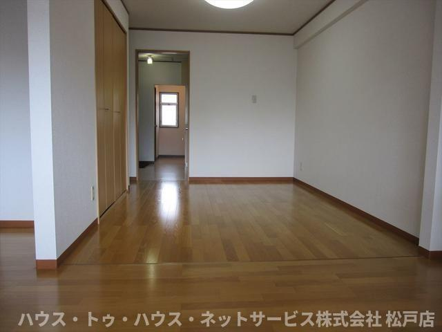 スドウビルの寝室