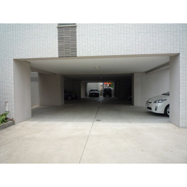 REGALO桜本町　名古屋市賃貸　仲介手数料無料の駐車場