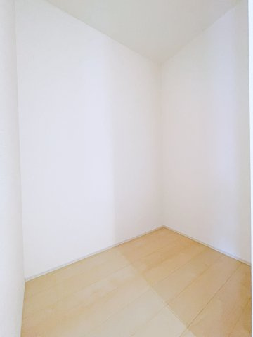 新築戸建・新築建売　行田市城西1丁目　長期優良住宅　忍小・忍中の収納|【パントリー】棚を配置してカスタマイズなどできます♪