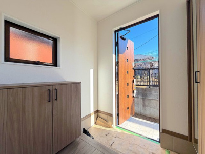 【玄関】 | ＜全2棟＞土地47坪以上／収納スペースが充実／瀬谷区北新