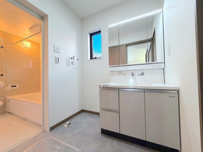 【洗面所】 | ＜全2棟＞土地47坪以上／収納スペースが充実／瀬谷区北新