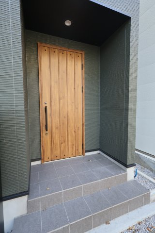 【玄関】 | 《仲介手数料無料》中央区大戸５丁目24-10(全1戸)新築一戸建て | 撮影日 2025年10月23日 12:00 晴れ