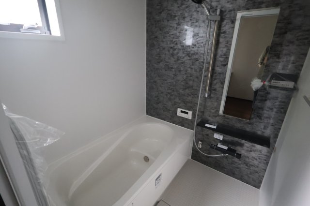 【浴室】 | 《仲介手数料無料》中央区大戸５丁目24-10(全1戸)新築一戸建て | 撮影日 2025年10月23日 12:00 晴れ