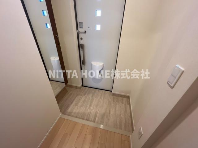 ラ　グリシーヌＡ棟の玄関|シューズボックス付きの玄関です◇