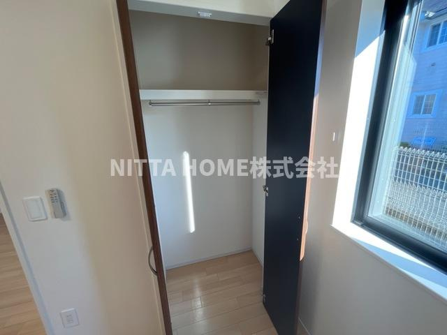 ラ　グリシーヌＡ棟の収納|洋室に２ヵ所収納が付いています(*^-^*)