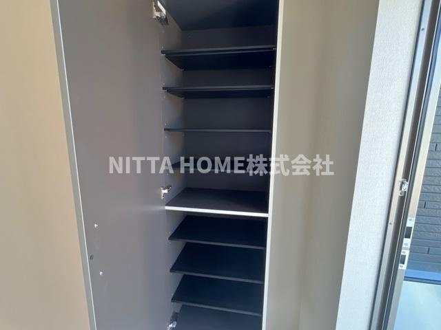 ラ　グリシーヌＡ棟の収納|シューズボックス付きでで整理整頓できますね！