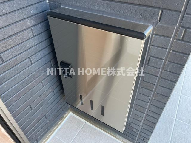 ラ　グリシーヌＡ棟のその他共用部分|不在時に助かる宅配BOX設置済みです(*^^*)