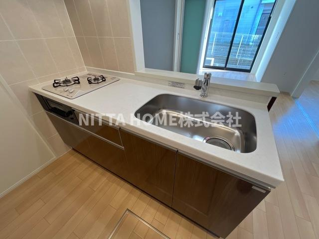 ラ　グリシーヌＡ棟のキッチン|リビングを見渡せるカウンターキッチンです◇