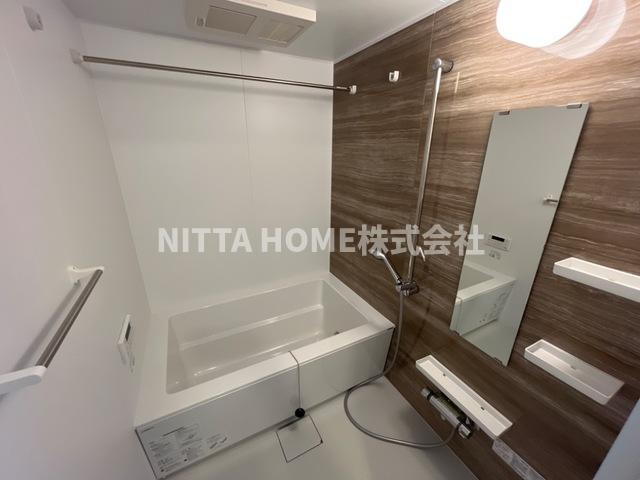 ラ　グリシーヌＡ棟の浴室|浴室乾燥や追い焚き機能完備で便利です◎