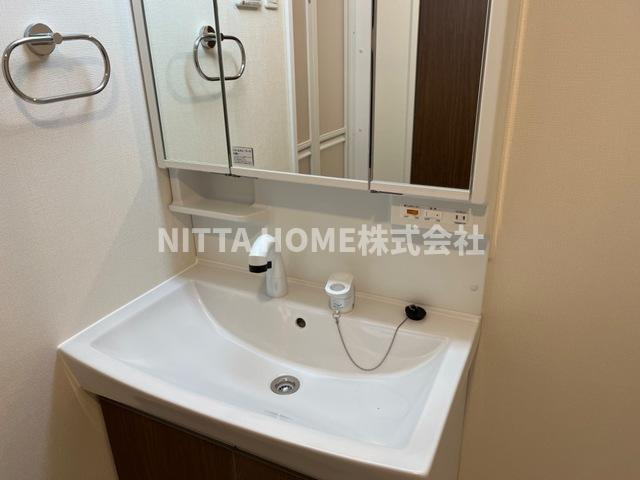 ラ　グリシーヌＡ棟の洗面所|独立洗髪洗面台もお洒落です(#^^#)