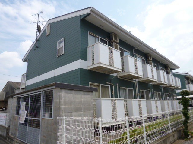 倉敷市連島町鶴新田のアパートの外観