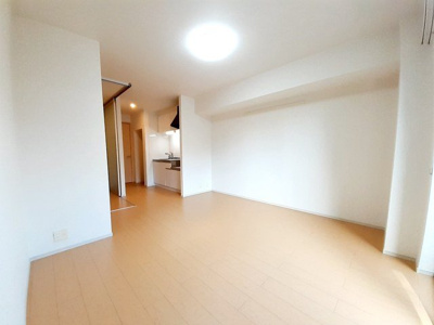 【内装】 | ルネス南小倉 | 明るい室内です