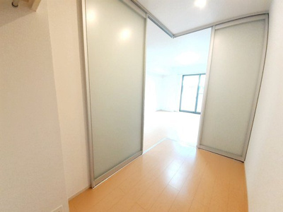 【内装】 | ルネス南小倉 | 明るい色調の室内です