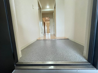 【玄関】 | プリムベール向丘 | 明るい玄関です