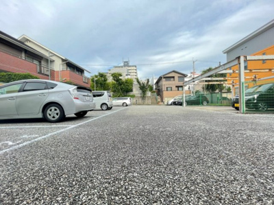 【駐車場】 | プリムベール向丘 | 車をお持ちの方に嬉しい駐車場付きの物件です