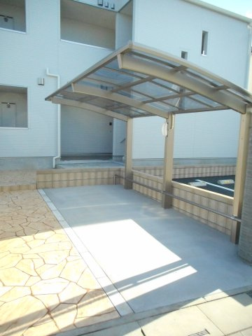 リブラ高坂の駐車場