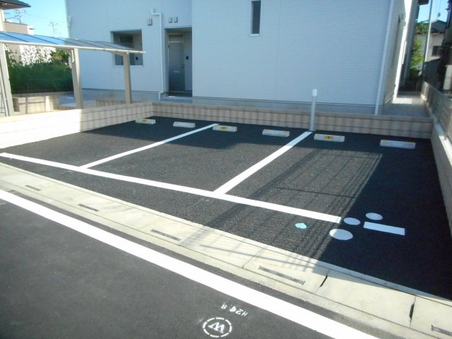 リブラ高坂の駐車場