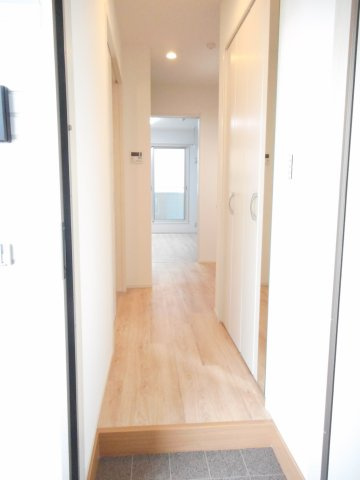 リブラ高坂の玄関