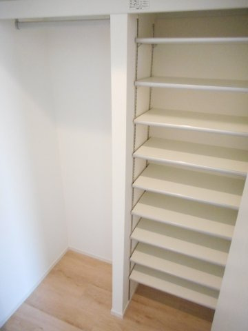 リブラ高坂の収納