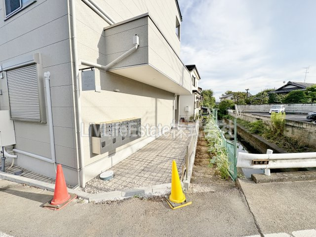 クレスト東村山（旧エテルノヴァローレ東村山）のエントランス