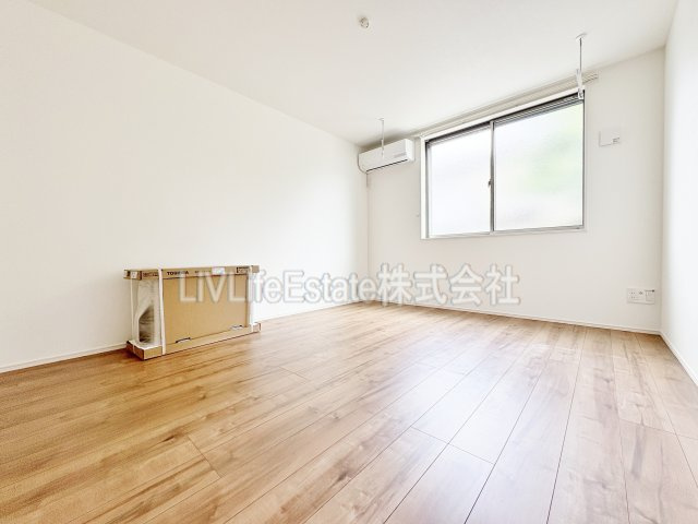 クレスト東村山（旧エテルノヴァローレ東村山）の居間・リビング