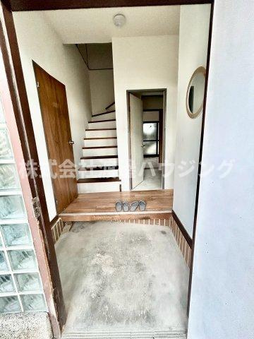 上六万寺一戸建の玄関