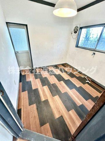上六万寺一戸建の洋室