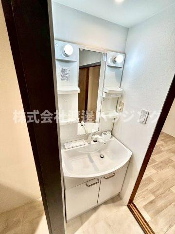 上六万寺一戸建の洗面所