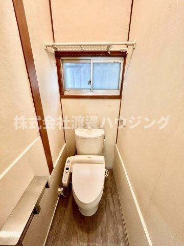 上六万寺一戸建のトイレ