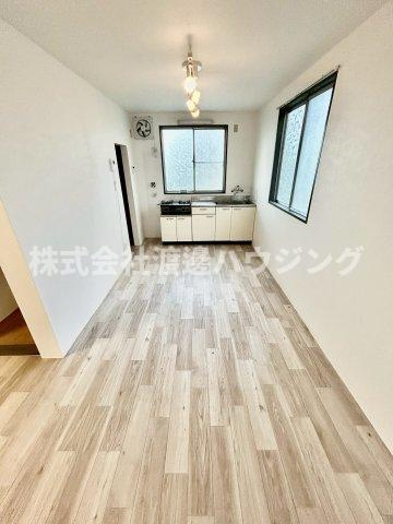 上六万寺一戸建の居間・リビング