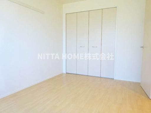 フォンターナの内装|洋室は５．９帖と４．８帖の２部屋です◇