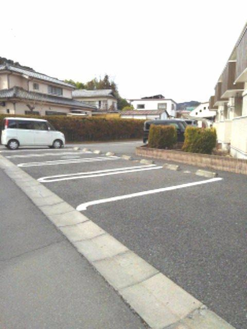 ジュネスヴィラの駐車場