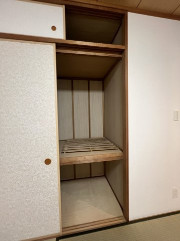 白峯グランドハイツ　の収納