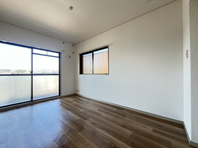 白峯グランドハイツ　の居間・リビング