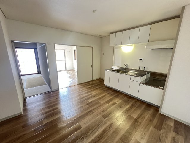 白峯グランドハイツ　の居間・リビング