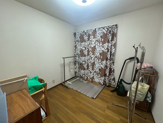 八街中古戸建ての洋室